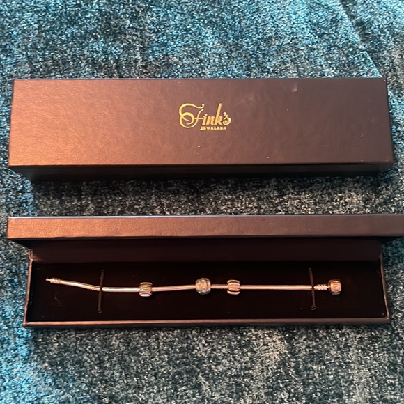 Silver Pandora Bracelet, never worn - Picture 2 of 3